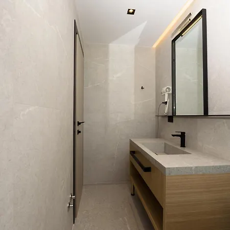 Bed & Breakfast Suits 3*