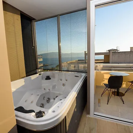 לינה וארוחת בוקר Suits 3*