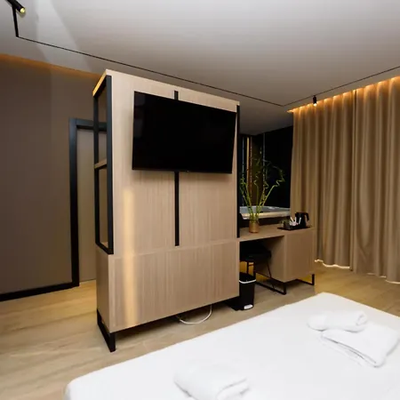Suits 3* Wlora