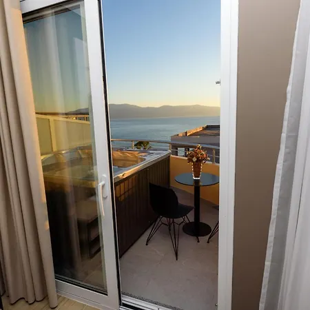 Suits לינה וארוחת בוקר 3*