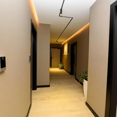 Suits לינה וארוחת בוקר