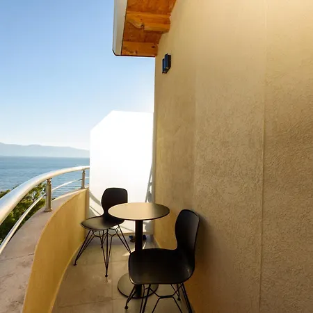 Suits לינה וארוחת בוקר 3*