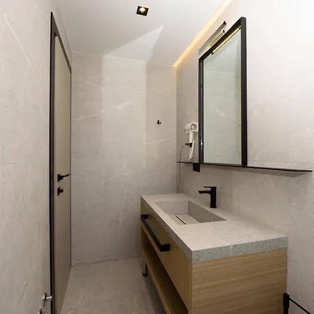 Suits לינה וארוחת בוקר 3*