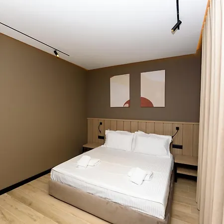 Suits לינה וארוחת בוקר