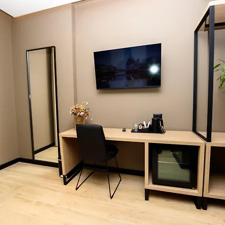 לינה וארוחת בוקר Suits 3*