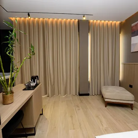 Suits לינה וארוחת בוקר