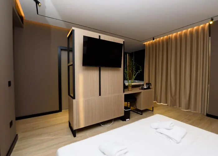 Suits 3* Wlora