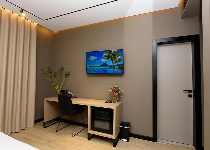 Oda ve Kahvaltı Suits 3*