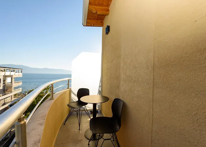 Suits Oda ve Kahvaltı 3*