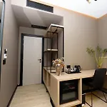 Suits Oda ve Kahvaltı