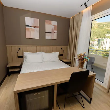 Suits 3* Vlorë
