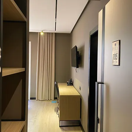 Bed & Breakfast Suits