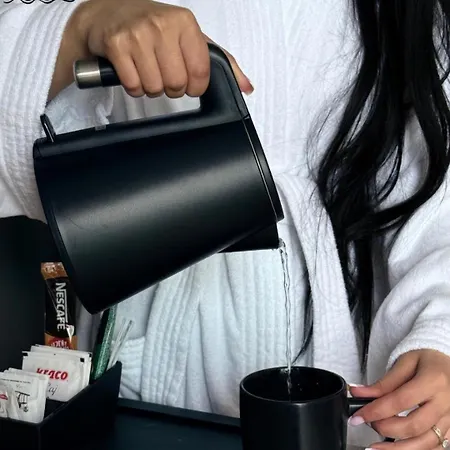 فندق مبيت وإفطار Suits فلورا